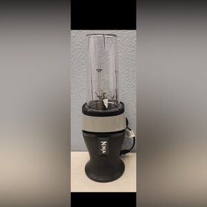 Ninja Fit Personal Blender 700-Watt Base - Black/Silver - Gently Used